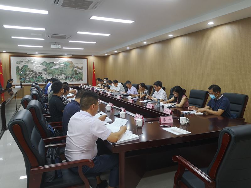 召开座谈会_副本.jpg